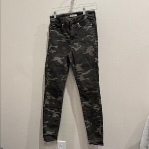 Good American Camouflage Jeans